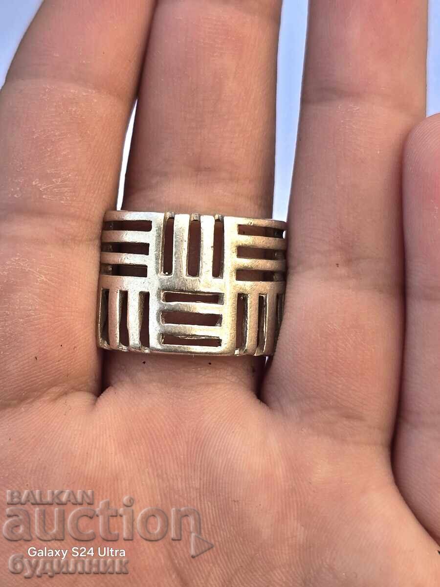 Аукцион Сребърен Масивен пръстен. 8,15 Грама. 17мм. Пускам над 100 А Аукцион Сребърен Масивен пръстен. 8,15 Грама. 17мм. Пускам над 100 А