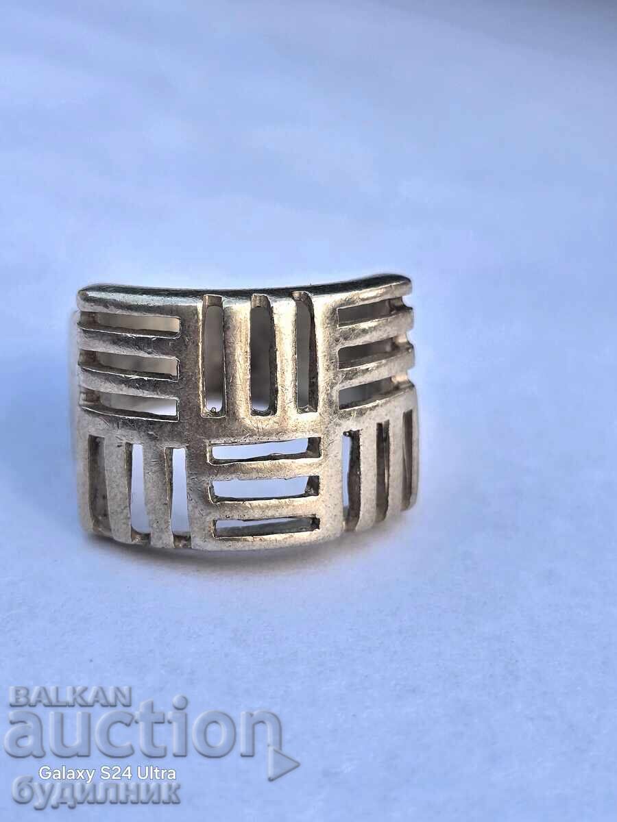Сребърен Масивен пръстен. 8,15 Грама. 17мм. Пускам над 100 А Сребърен Масивен пръстен. 8,15 Грама. 17мм. Пускам над 100 А