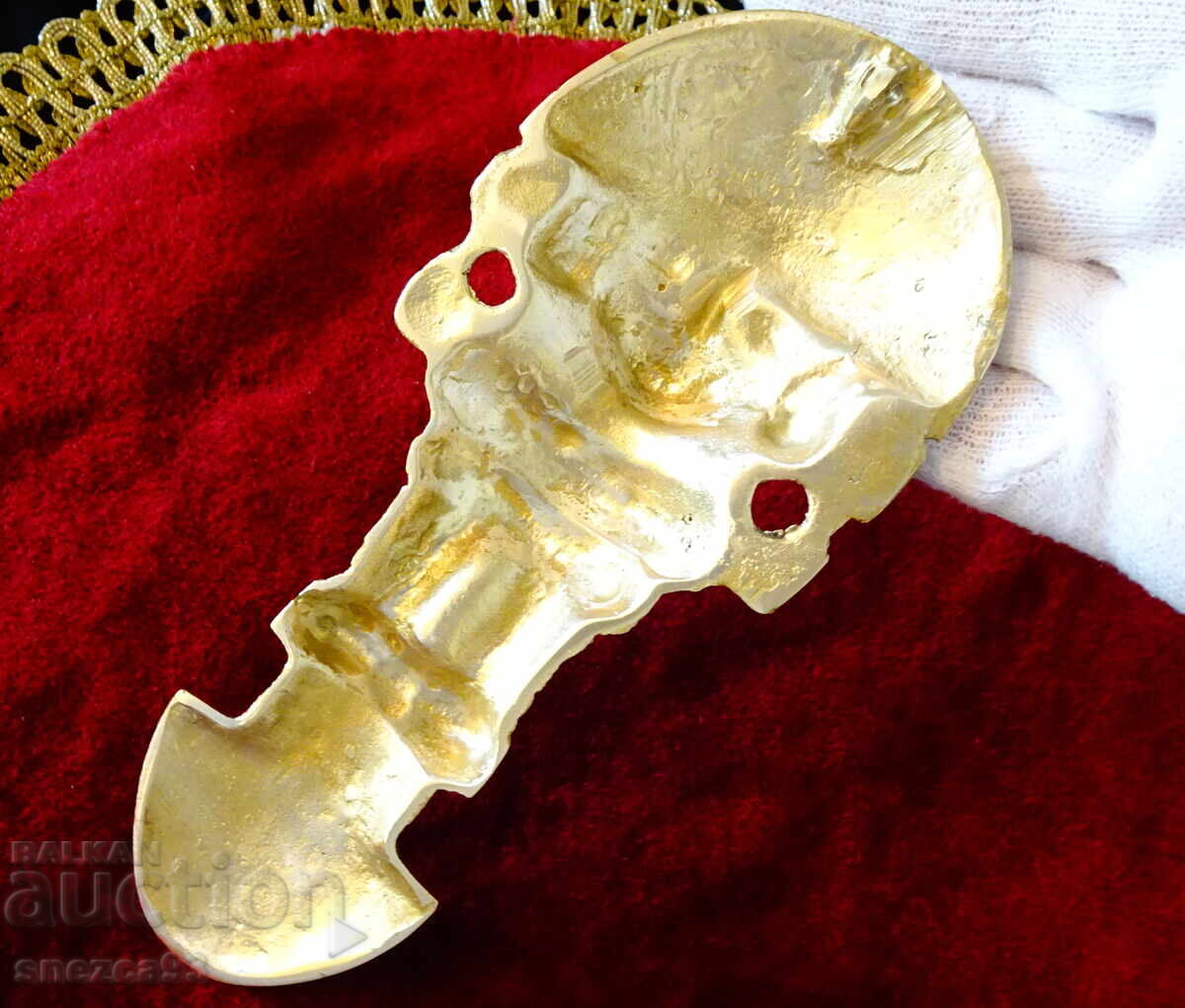 Delivery of The Tumi Peruvian divine bronze dagger, knife