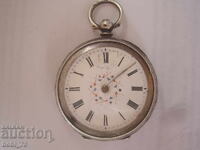 Star dzhoben srebyren chasovnik.