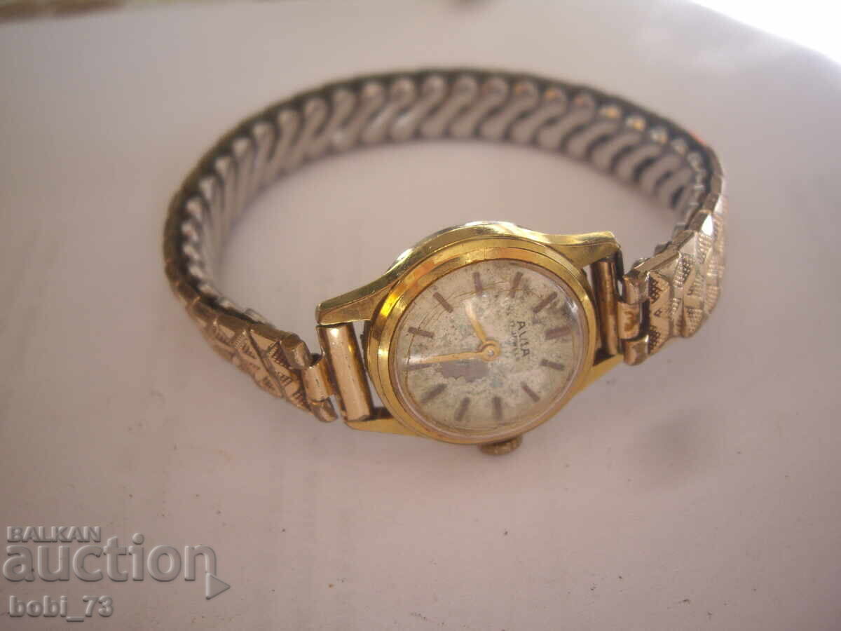 Star damski pozlaten chasovnik with price 25.00 BGN | € 12.78 Star damski pozlaten chasovnik with price 25.00 BGN | € 12.78