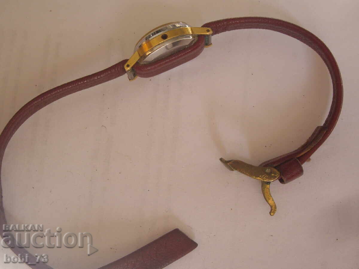 Star damski pozlaten chasovnik with price 20.00 BGN | € 10.23 Star damski pozlaten chasovnik with price 20.00 BGN | € 10.23