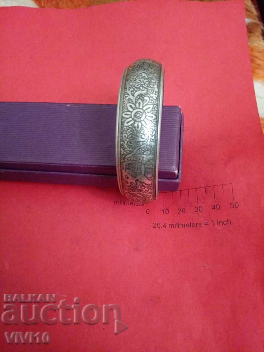 Старинна гривна, посребрена с цена € 10.00 | 19.56 лв.