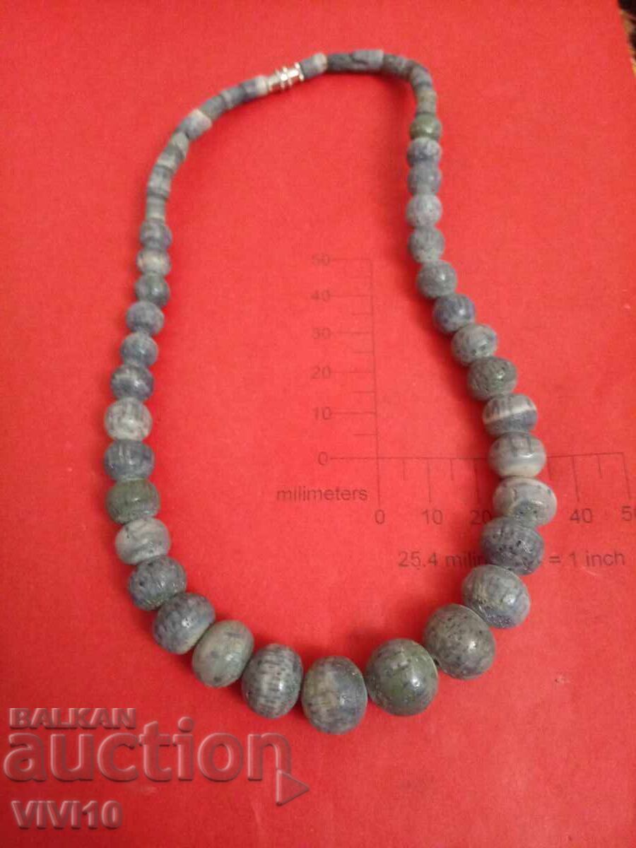 Αρχαίο κολιέ από ακουαμαρίνα