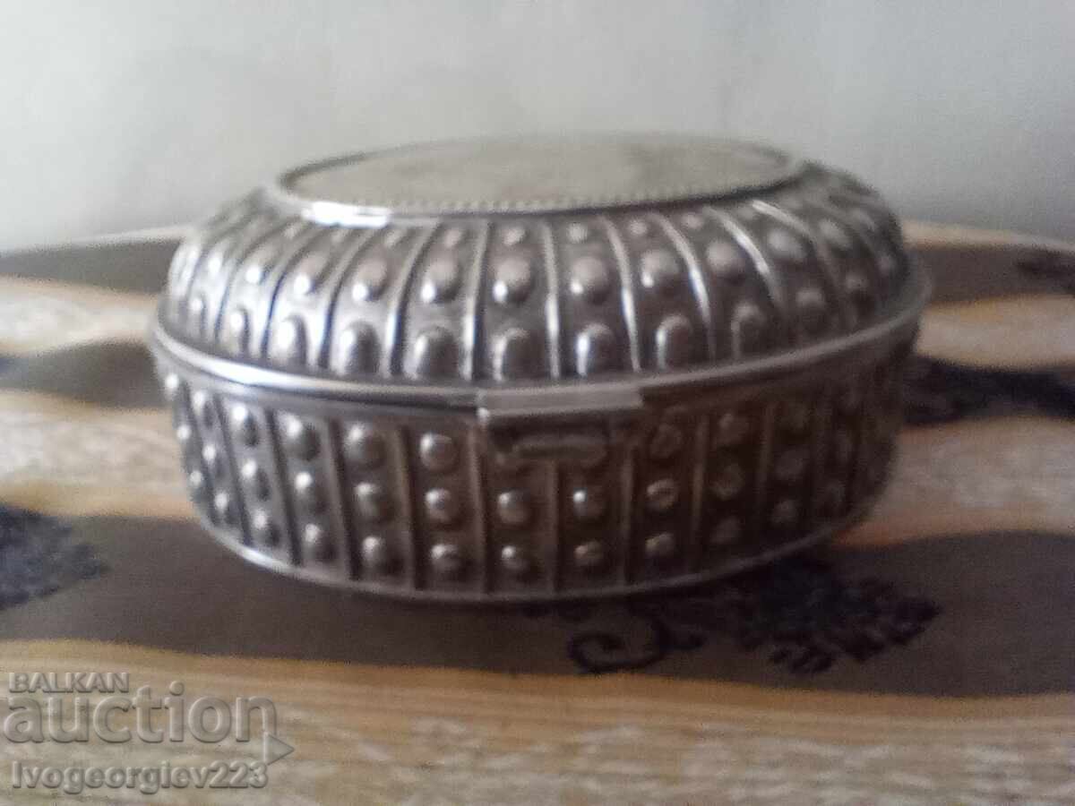 Livrarea Cutie de bijuterii argintată