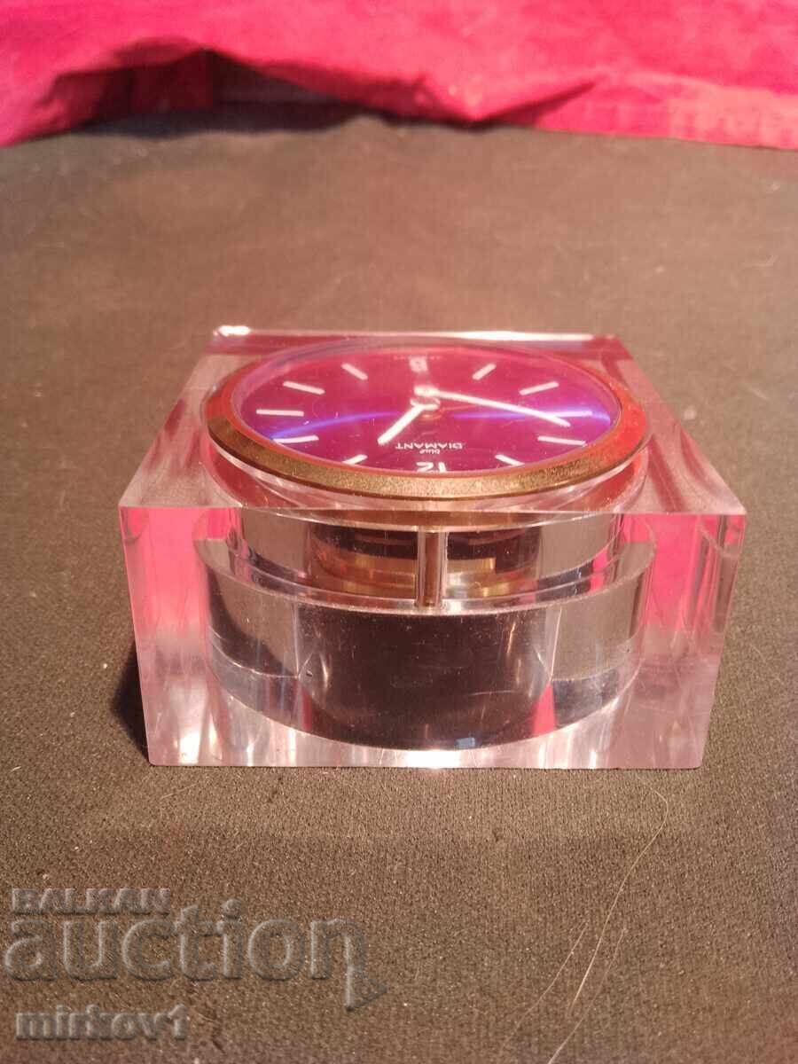 Παράδοση Επιτραπέζιο ρολόι Παράδοση Επιτραπέζιο ρολόι