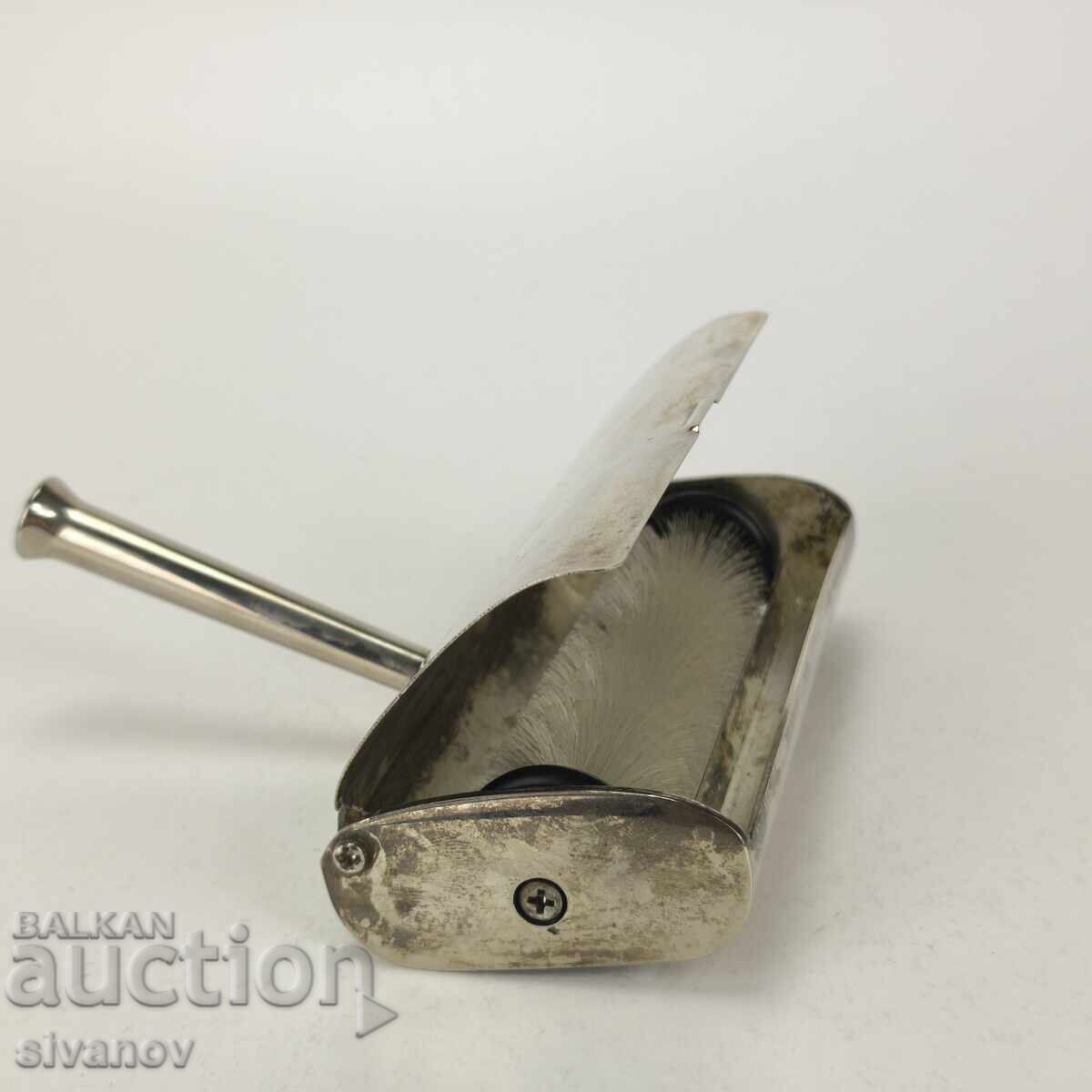 Mătură de masă mecanică veche pentru colectarea firimiturilor #6003 cu preț 19.99 BGN | € 10.22 Mătură de masă mecanică veche pentru colectarea firimiturilor #6003 cu preț 19.99 BGN | € 10.22