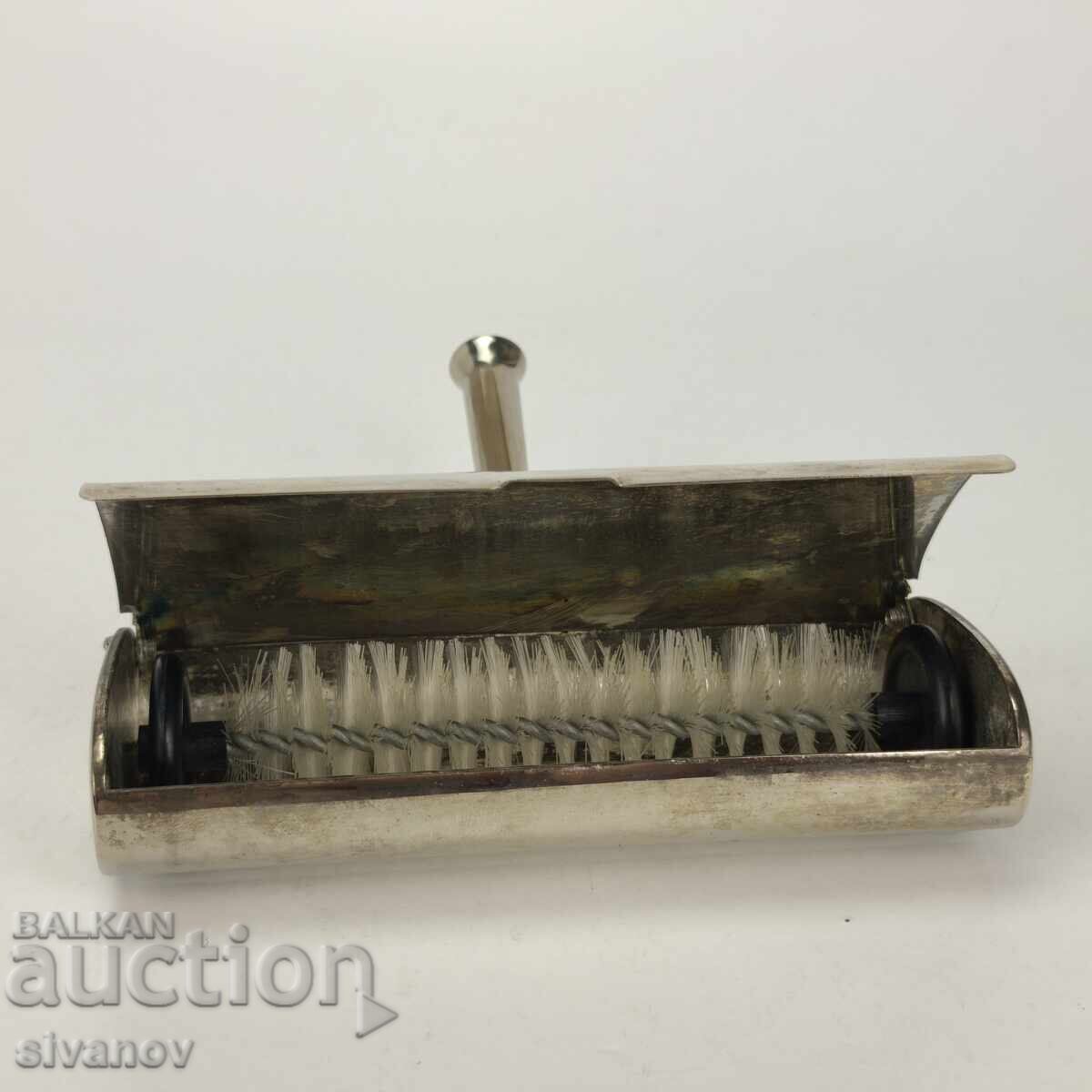 Licitație Mătură de masă mecanică veche pentru colectarea firimiturilor #6003 Licitație Mătură de masă mecanică veche pentru colectarea firimiturilor #6003