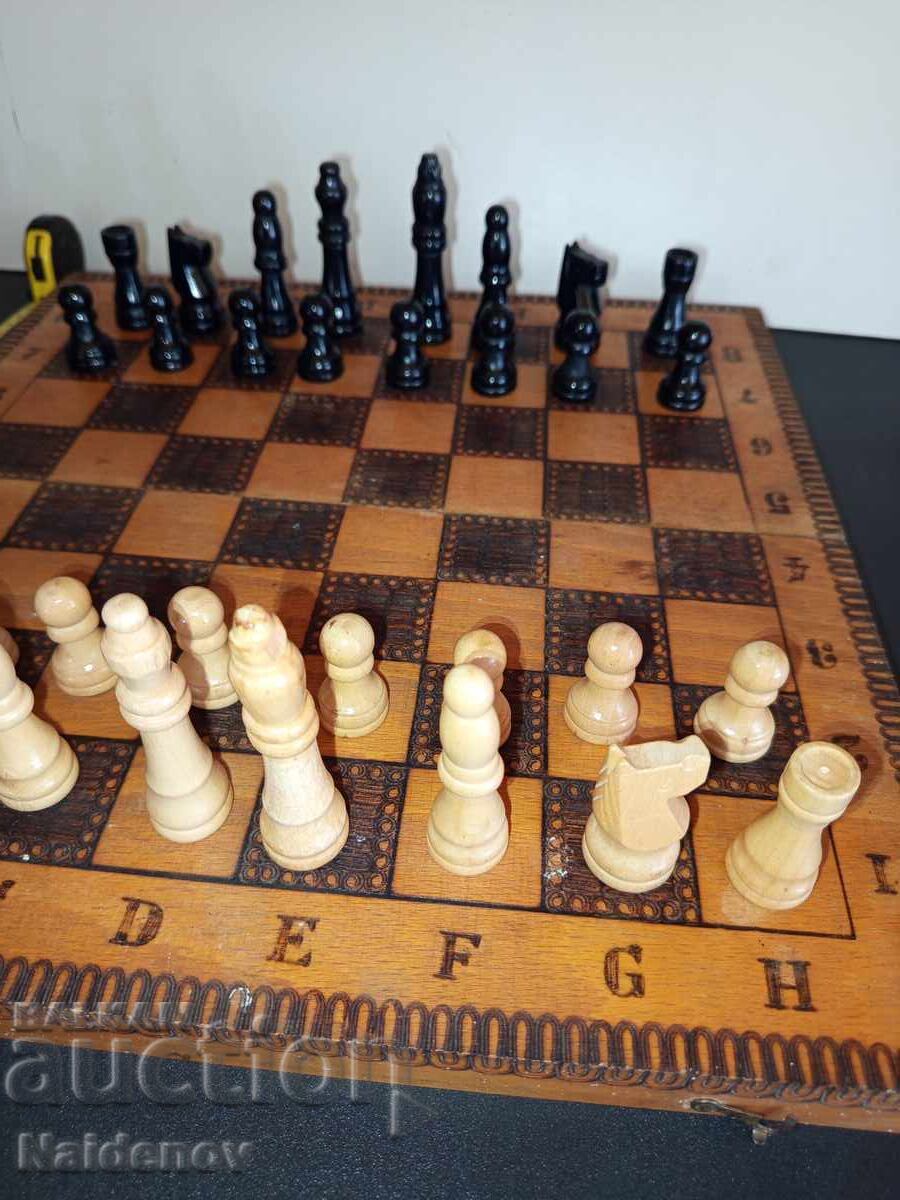 Ξύλινο σκάκι από την εποχή του σοσιαλισμού με τιμή 29.99 BGN | € 15.33 Ξύλινο σκάκι από την εποχή του σοσιαλισμού με τιμή 29.99 BGN | € 15.33