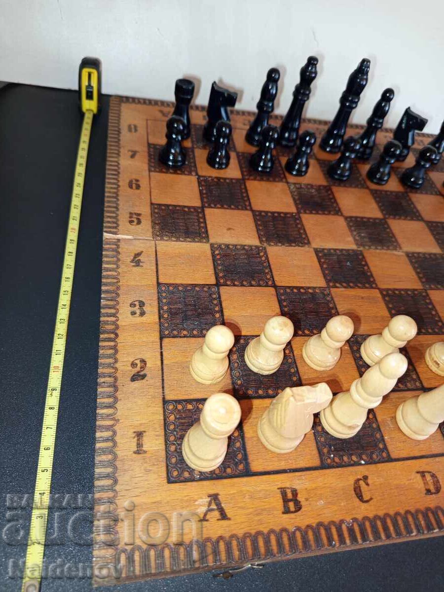 Licitație Șah din lemn de pe vremea comuniștilor