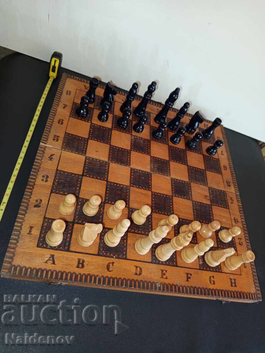 Șah din lemn de pe vremea comuniștilor