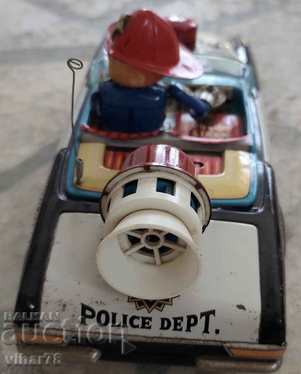 Livrarea Mașină veche din metal Livrarea Mașină veche din metal