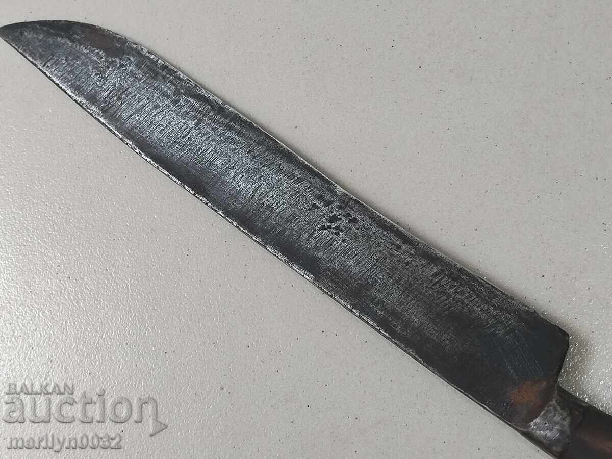 Аукцион Овчарски нож без кания с чирени от биволски буйновец острие Аукцион Овчарски нож без кания с чирени от биволски буйновец острие