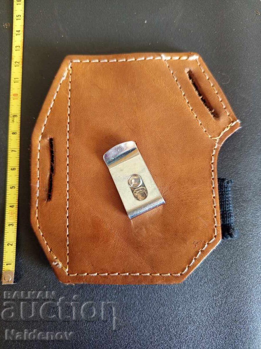 Toc din piele pentru pistol cu preț € 5.00 | 9.78 BGN Toc din piele pentru pistol cu preț € 5.00 | 9.78 BGN