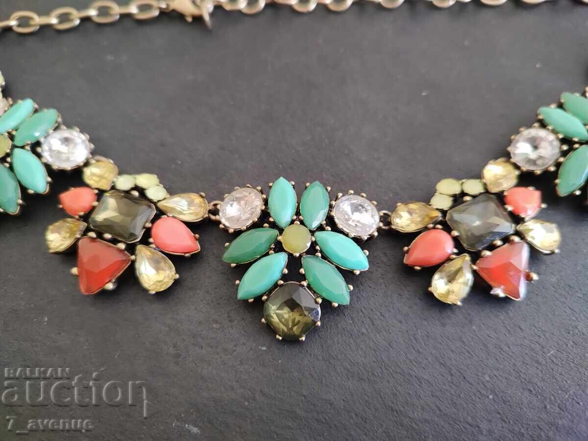 Колие, цветно шикарско, дизайнерско, 14.06.25 с цена 99.00 лв. | € 50.62 Колие, цветно шикарско, дизайнерско, 14.06.25 с цена 99.00 лв. | € 50.62