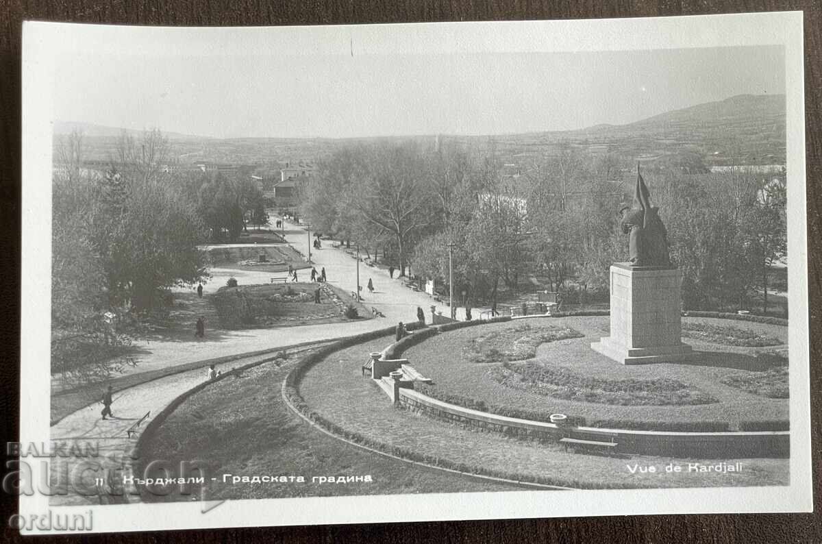 5022 Bulgaria postcard City Garden Kardzhali 50s