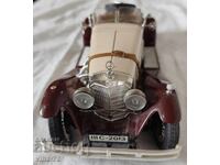 Ενα αυτοκίνητο