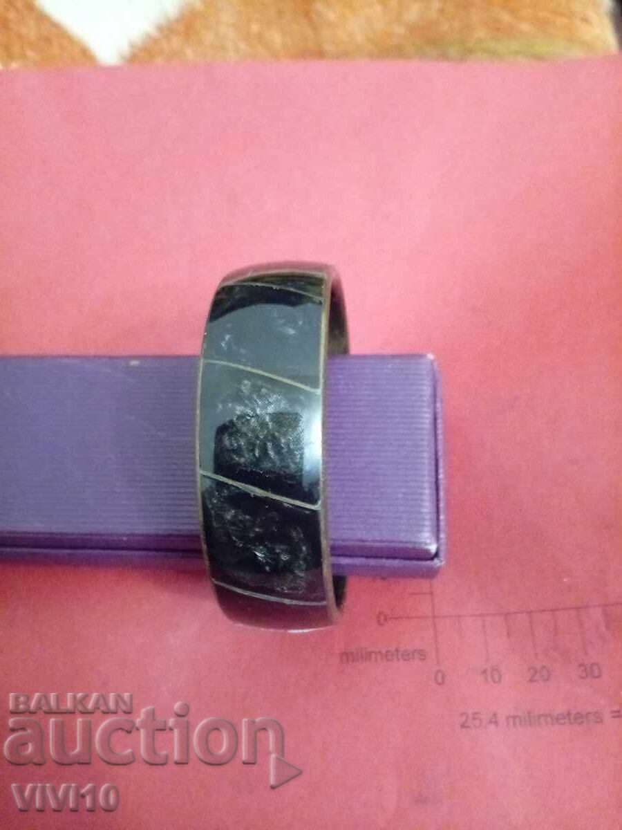 Старинна гривна емаил и бронз с цена 40.00 лв. | € 20.45 Старинна гривна емаил и бронз с цена 40.00 лв. | € 20.45