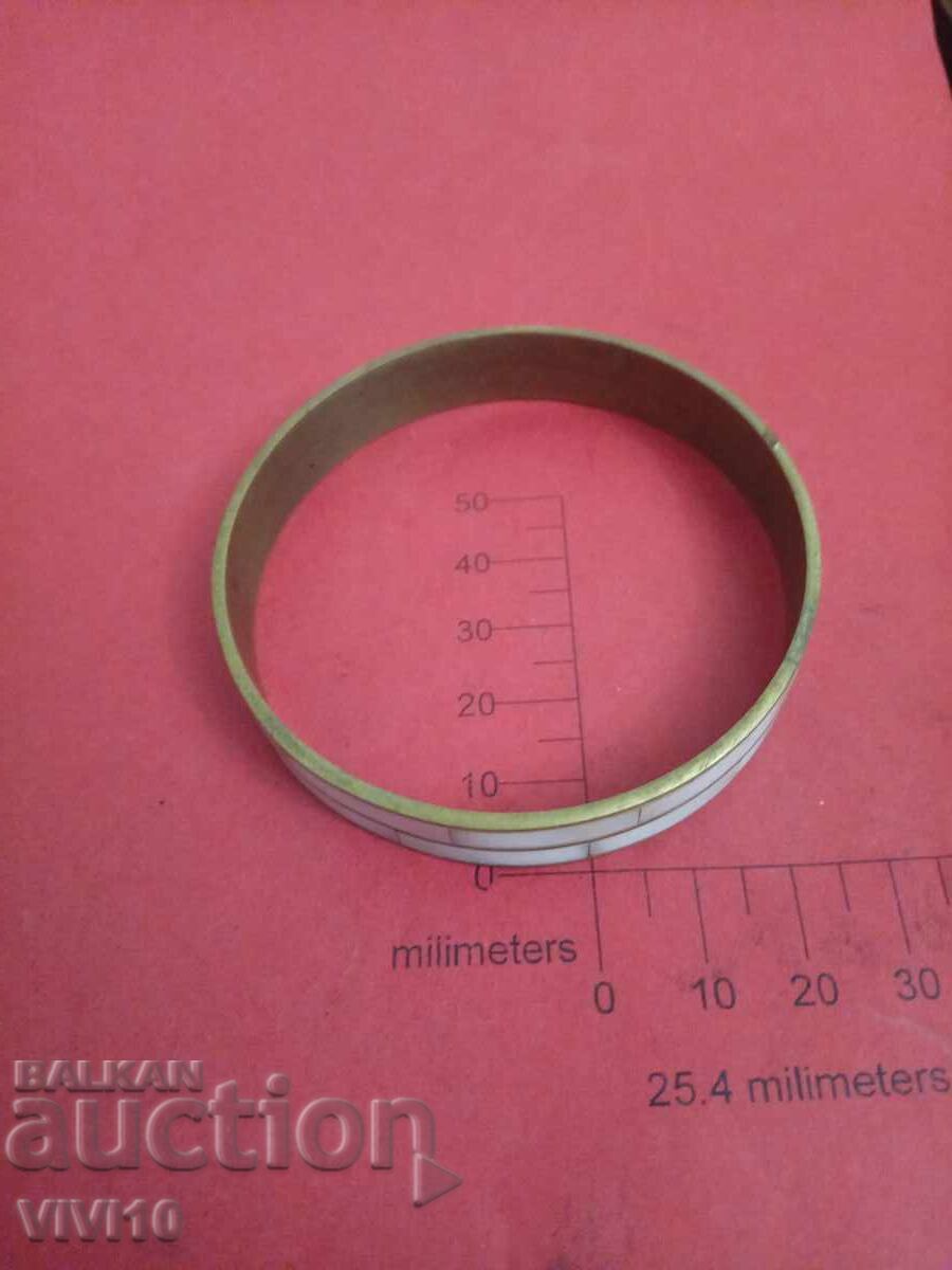 Antique bracelet with mother of pearl