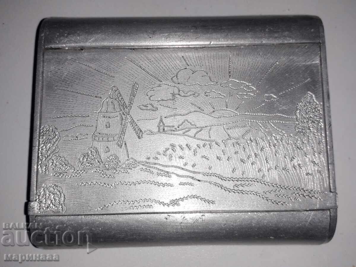 ΠΑΛΙΟ ΚΟΥΤΙ ΚΑΠΝΟΥ. ΓΕΡΜΑΝΙΑ με τιμή 30.00 BGN | € 15.34