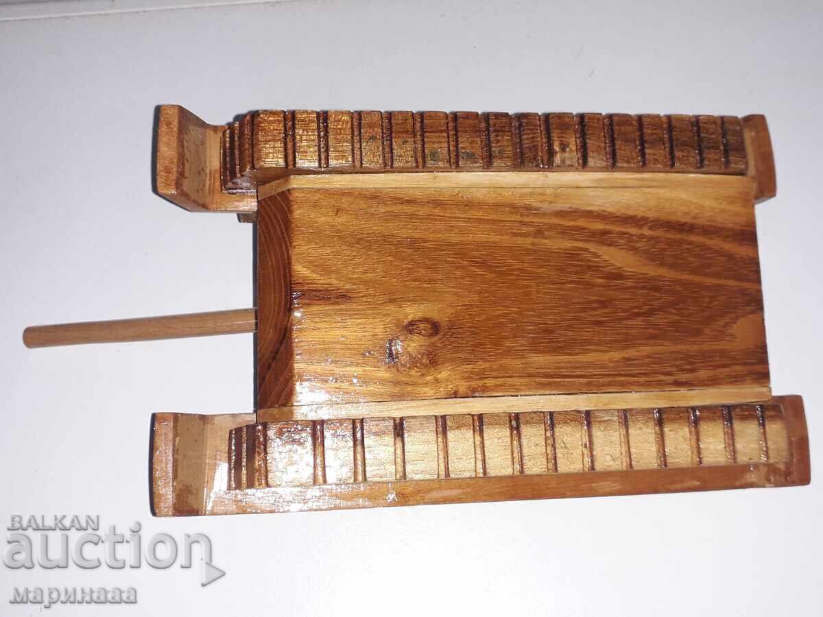 MODEL VECHI - CUTIE ''TANK''. LEMN - 5 MODEL VECHI - CUTIE ''TANK''. LEMN - 5