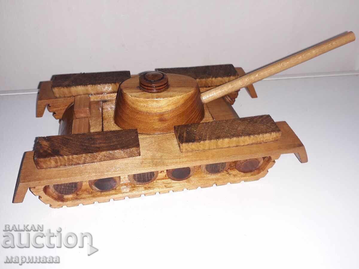 MODEL VECHI - CUTIE ''TANK''. LEMN MODEL VECHI - CUTIE ''TANK''. LEMN