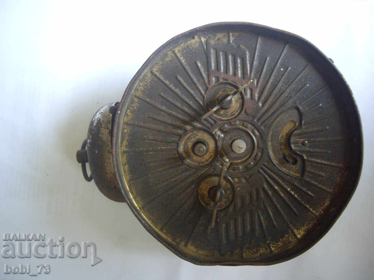 Стар часовник-будилник. с цена 50.00 лв. | € 25.56