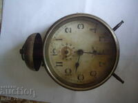 Стар часовник-будилник.