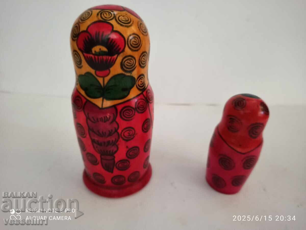 Old matryoshka dolls, two pieces with price 16.00 BGN | € 8.18 Old matryoshka dolls, two pieces with price 16.00 BGN | € 8.18