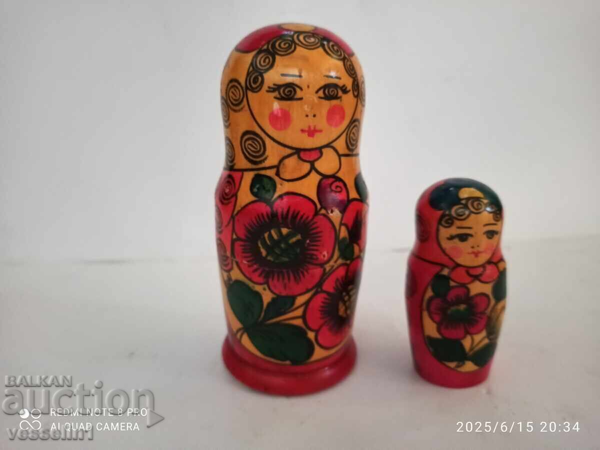 Old matryoshka dolls, two pieces Old matryoshka dolls, two pieces