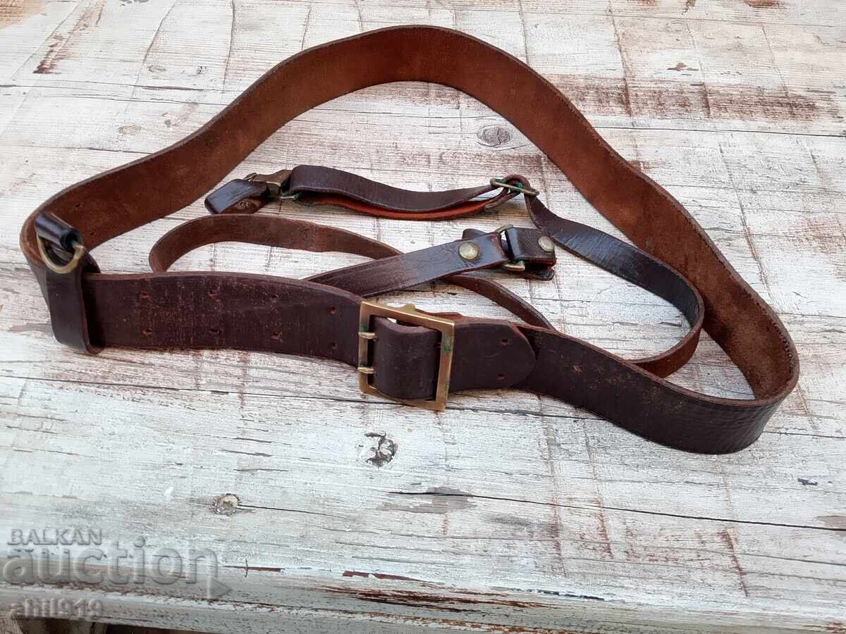 Παλιά στρατιωτική ζώνη με πορτούπι