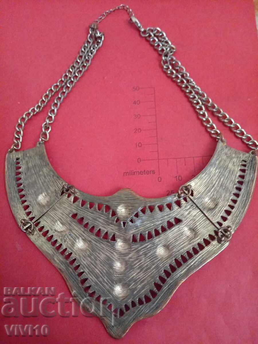 Старинно колие с цена 40.00 лв. | € 20.45