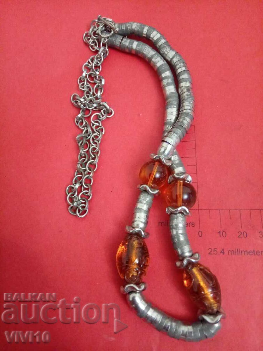 Αρχαίο κολιέ με μεταλλικά μέρη με τιμή 30.00 BGN | € 15.34