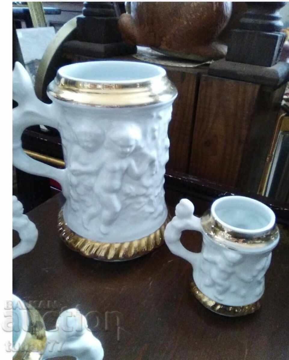 Six pitchers and a large porcelain Sanbo in Renaissance style. Spanish - 5 Six pitchers and a large porcelain Sanbo in Renaissance style. Spanish - 5