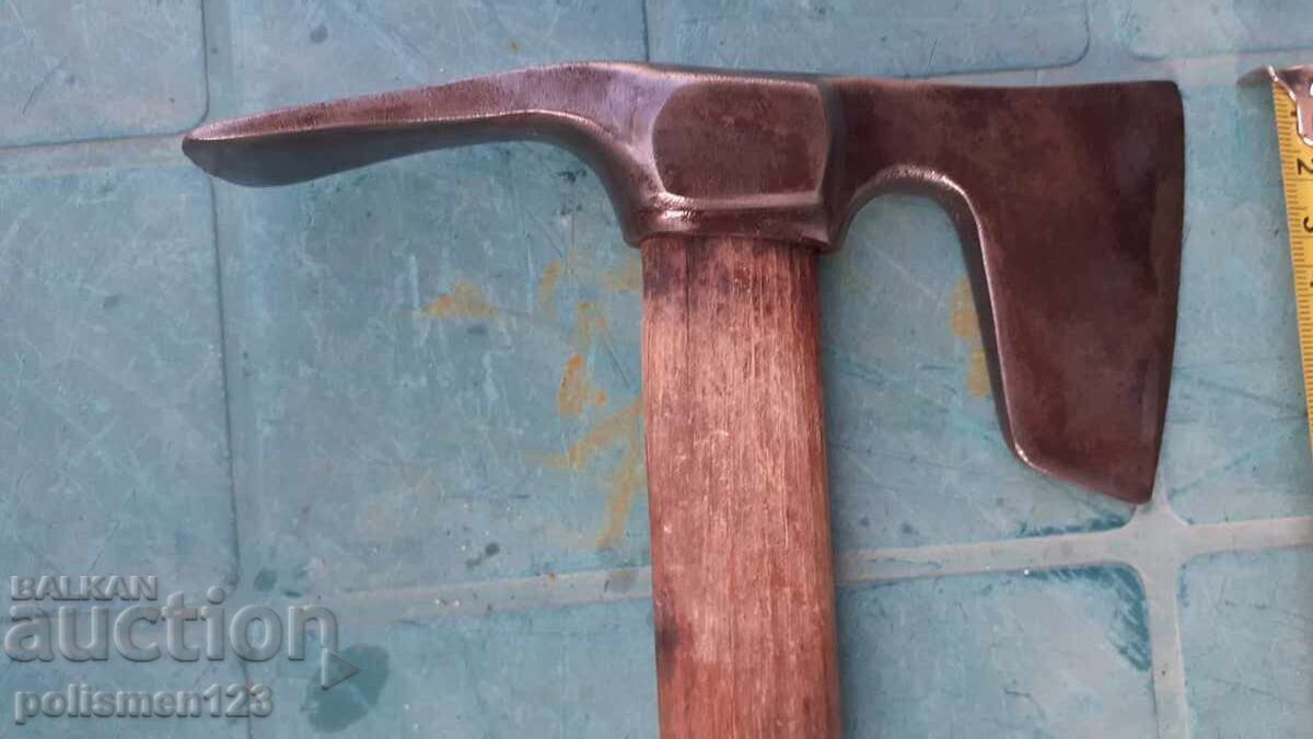 HATCHET with price 35.00 BGN | € 17.90 HATCHET with price 35.00 BGN | € 17.90