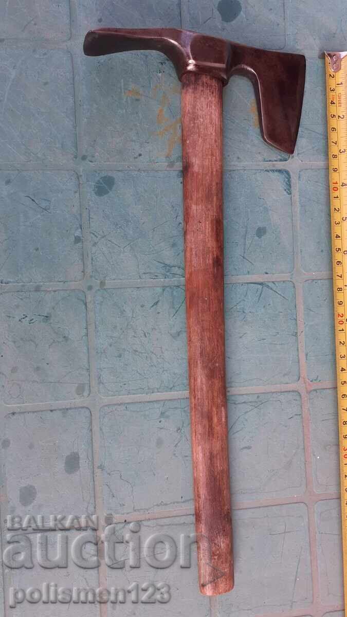 Auction HATCHET Auction HATCHET