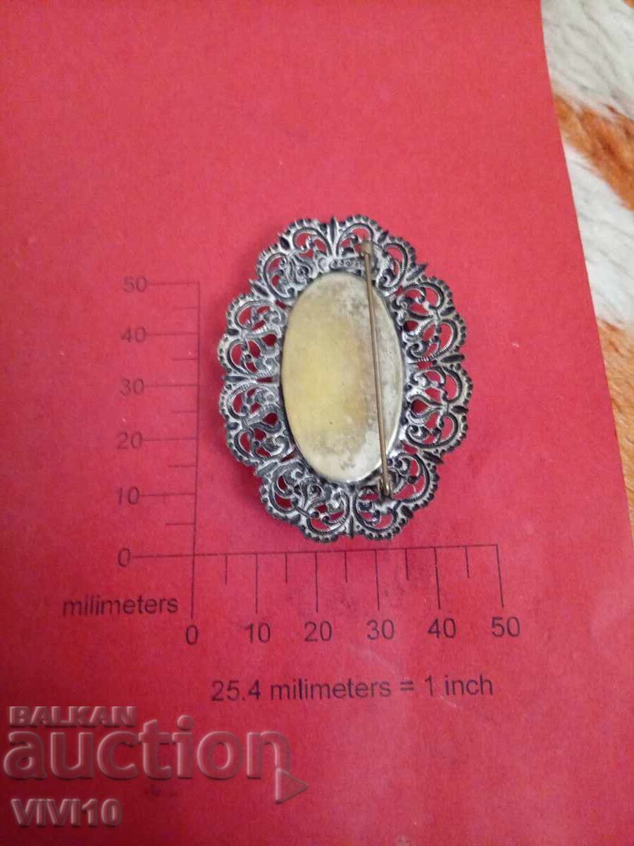 Brosa antica cu preț 30.00 BGN | € 15.34