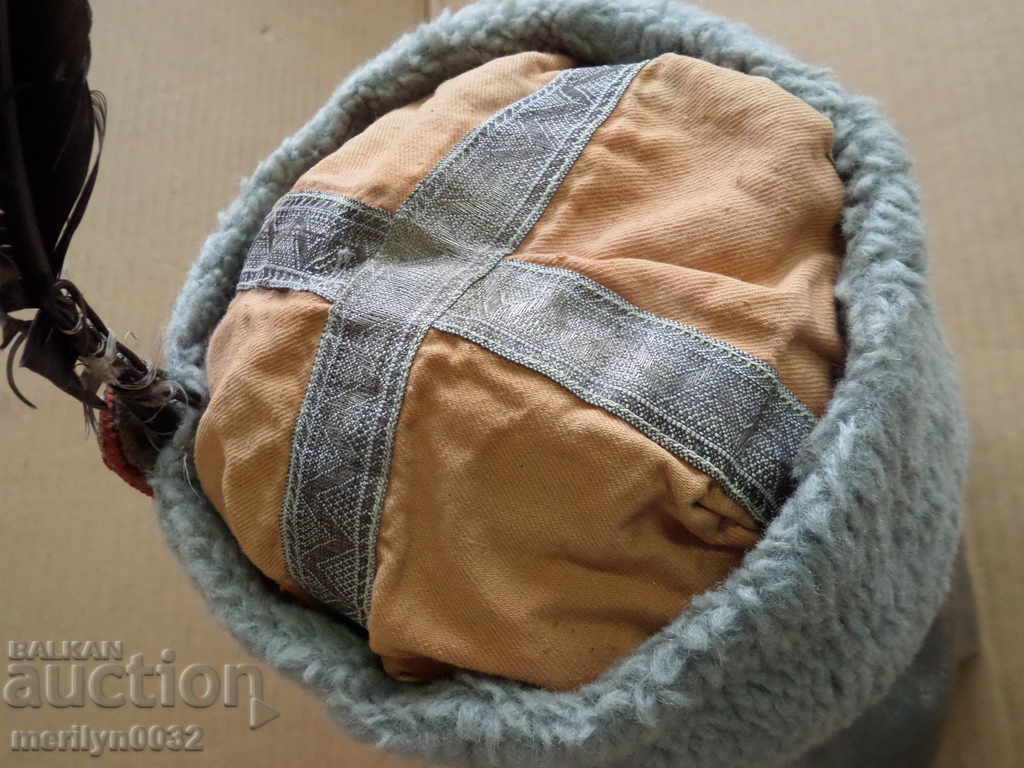 Căciulă de legionar gardist, cu pană, uniformă, cocardă cu preț 329.00 BGN | € 168.22