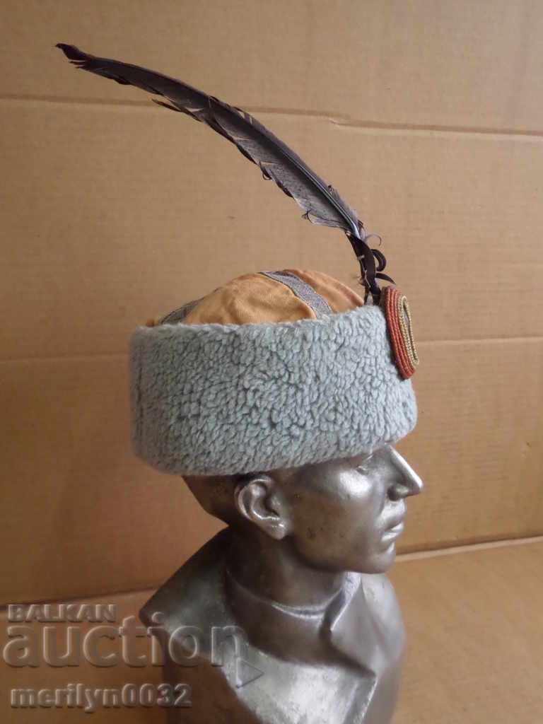 Livrarea Căciulă de legionar gardist, cu pană, uniformă, cocardă