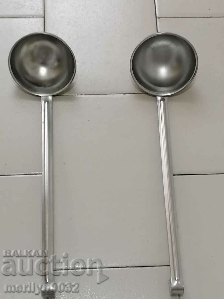 Polar vechi 300 ml 2 linguri mari NRB cu preț 42.00 BGN | € 21.47