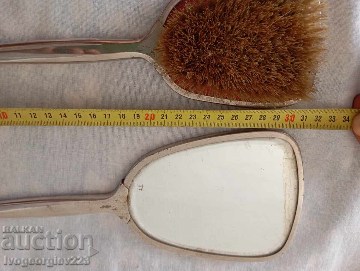Αντίκα καθρέφτης και βούρτσα με τιμή 111.00 BGN | € 56.75