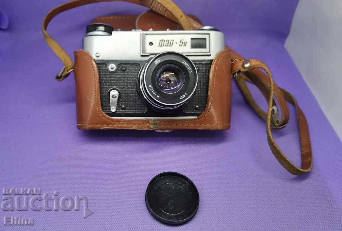Aparat foto retro cu valoare de colecție FED-5B cu husă