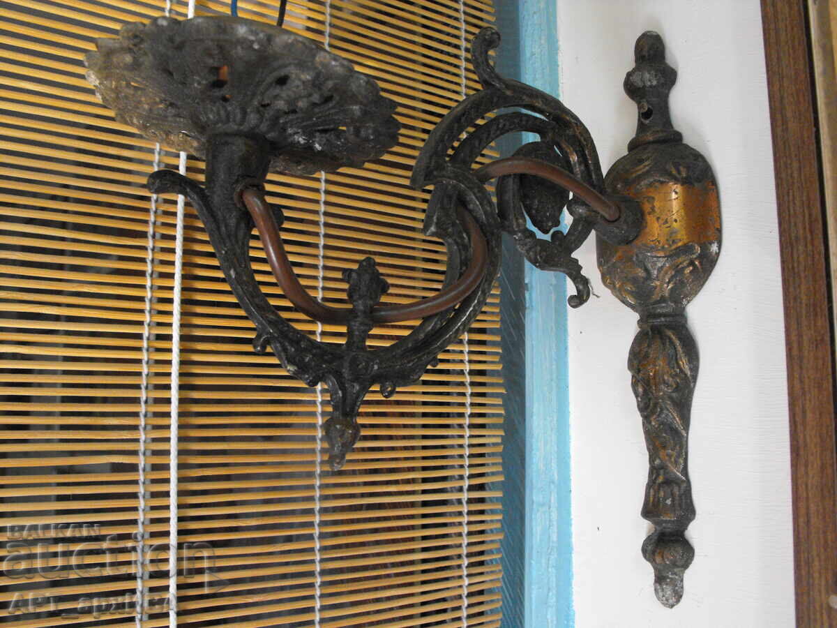 Аплик – свещник, запазен е кабела за ел. крушка. с цена 18.50 лв. | € 9.46