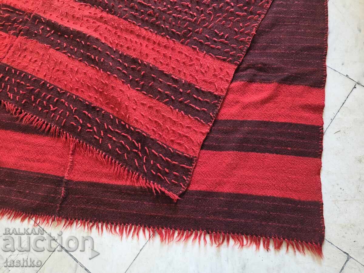 Pătură veche de lână, pled, minterlic cu preț 149.99 BGN | € 76.69