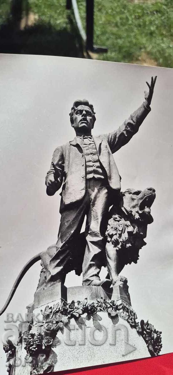 Auction VASIL LEVSKI - MONUMENT - photo: Il. Harizanov Auction VASIL LEVSKI - MONUMENT - photo: Il. Harizanov