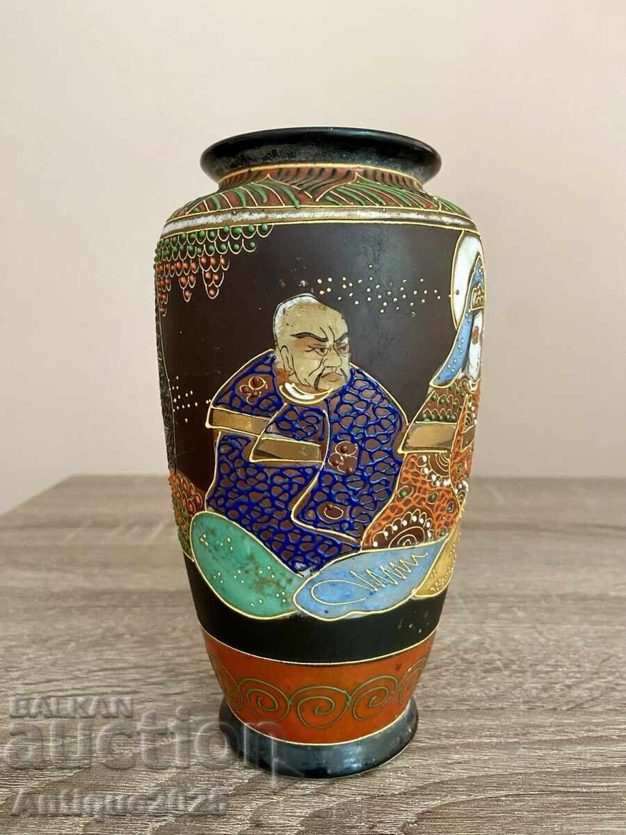 Auction  Antique Japanese Satsuma-style vase (early 20th century)