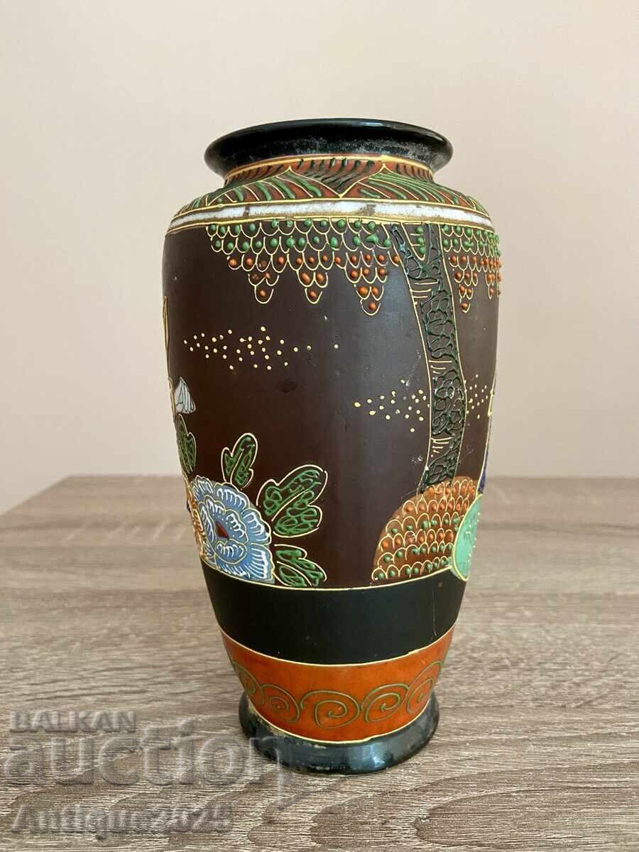 Delivery of Antique Japanese Satsuma-style vase (early 20th century)