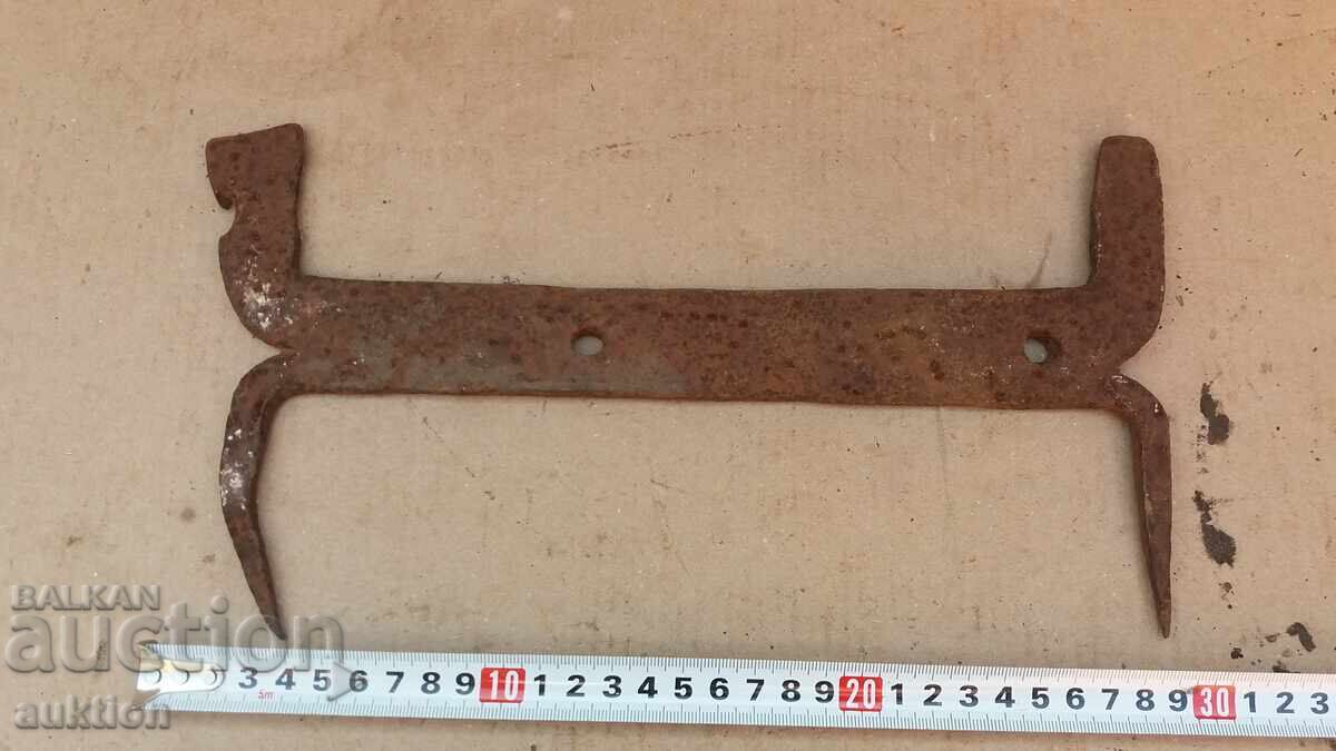 СТАРА КОВАНА СТЪРГАЛКА ЗА ДВОР с цена 6.99 лв. | € 3.57