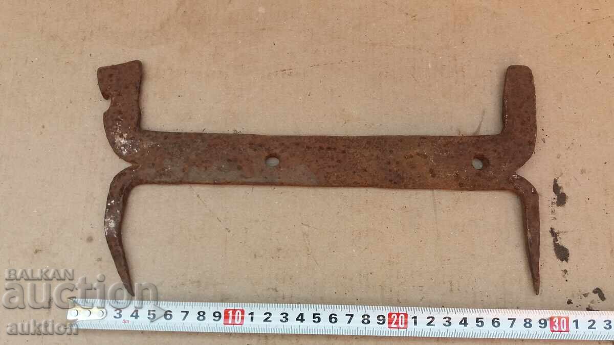 СТАРА КОВАНА СТЪРГАЛКА ЗА ДВОР