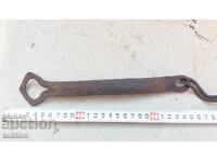 ΠΑΛΑΙΟ ΚΛΕΙΔΑΡΙ ΜΕ ΔΙΑΚΟΣΜΗΤΙΚΑ ΣΤΟΙΧΕΙΑ